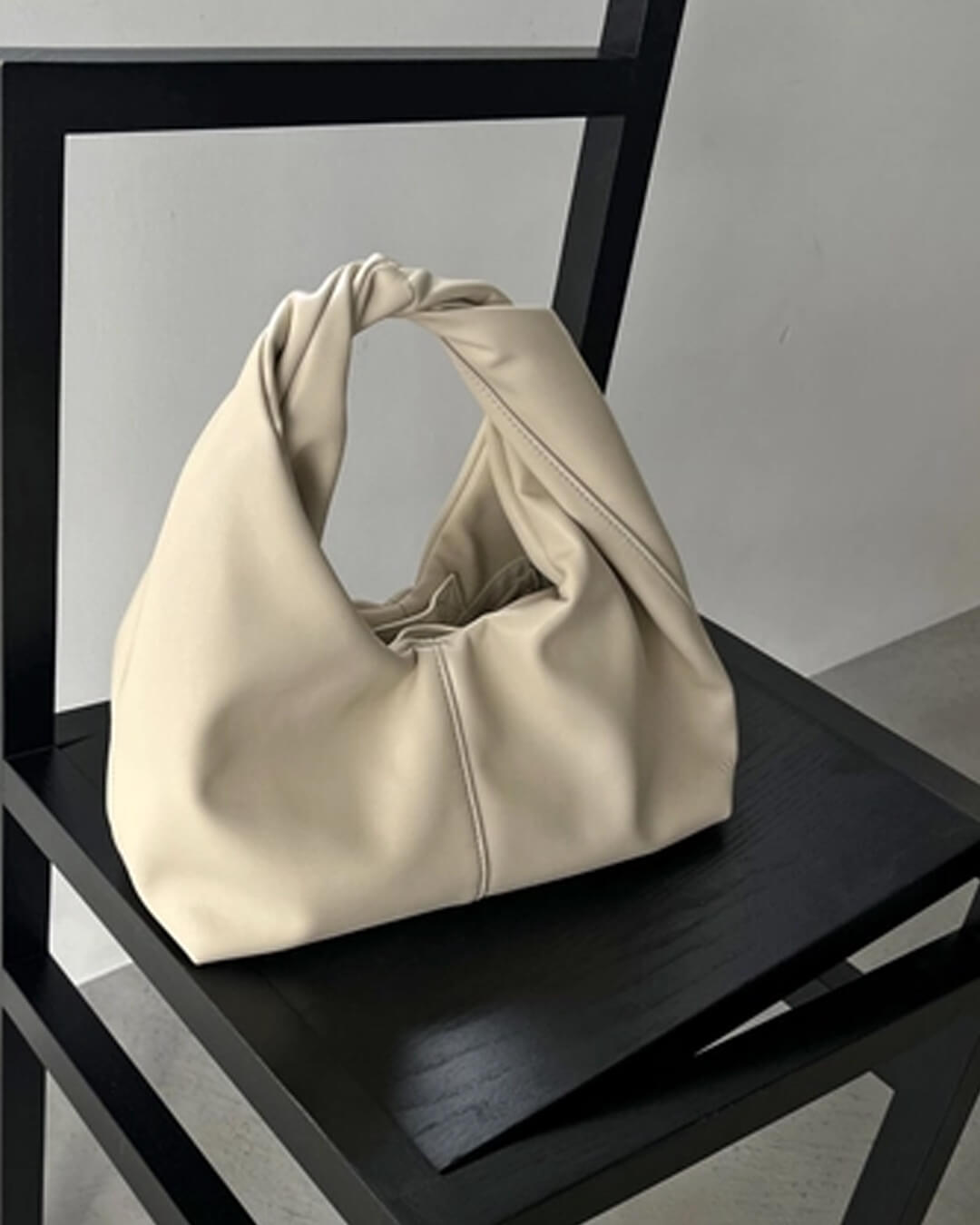Gelyn Clutch Leather Bag